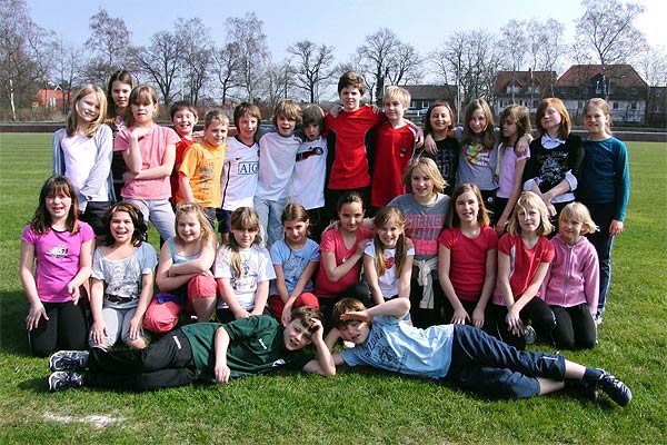 Foto: Sportlich: In der Klasse 5b haben 25 von 30 Schülern 2008 ein Sportabzeichen erworben