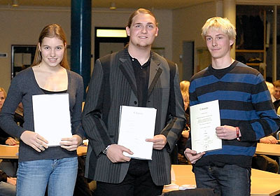 Foto: Die drei Sieger des 5. Literaturwettbewerbs: Tobias Bäcker (m.), Kirsten Brunemann und Christoph Geißler.