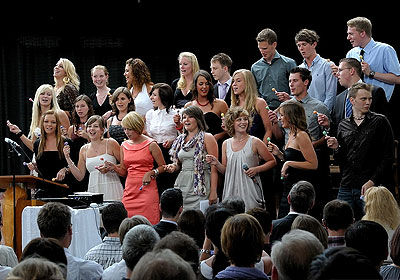 Foto: Der Abiturjahrgang 2010 zeigte sich bei seiner Abschlussfeier auch von seiner musikalischen Seite.