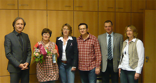 Foto: Schulleiter Ulrich Walter, die ehemalige Kassiererin Kirsten Hentzel, Vorsitzende Alexandra Nolde, stellv. Vorsitzende André Pfaff, Schriftführer Jörg Tuschmann und Kassiererin Gaby Kimmlinghoff (v.l.n.r.).