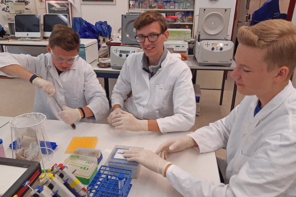 Foto: Vor Ort im Institut für Neuro- und Verhaltensbiologie der Uni Münster.