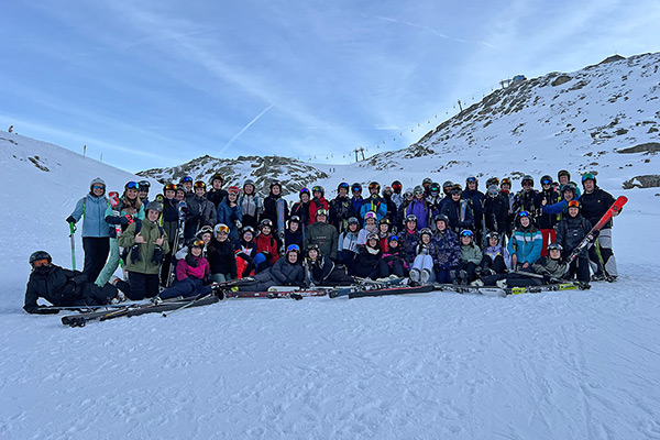 Foto: Unsere Ski-Gruppe auf der Piste.