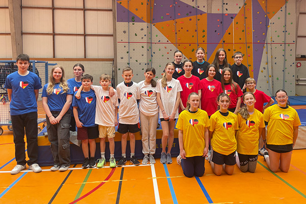 Foto: Zu Besuch in Walincourt-Selvigny: 10 Schülerinnen und Schüler des SGS mit ihren französischen Gastgeberinnen und Gastgebern.