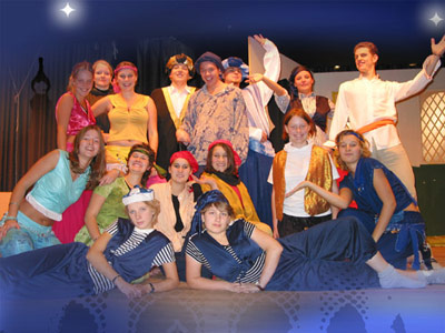 Foto: Das Musical Ensemble beim Fototermin zu „Sindbads letztes Abenteuer“