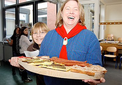 Foto: Die zukünftigen Fünftklässler und ihre Eltern wurden mit guter Laune beim Tag der Offenen Tür am SGS begrüßt – und die Ernährungslage war natürlich auch gesichert.