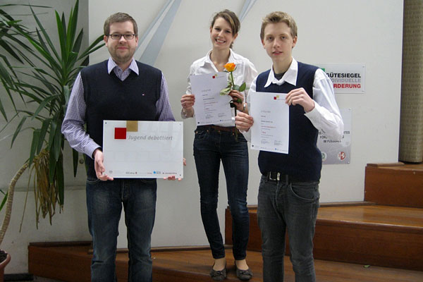 Foto: Vertreten das SGS in Oberhausen: Jugend debattiert-Koordinator Daniel Kühlenborg, Ersatzdebattantin Sinikka Stüwe und Debattant Tobias Kaim.