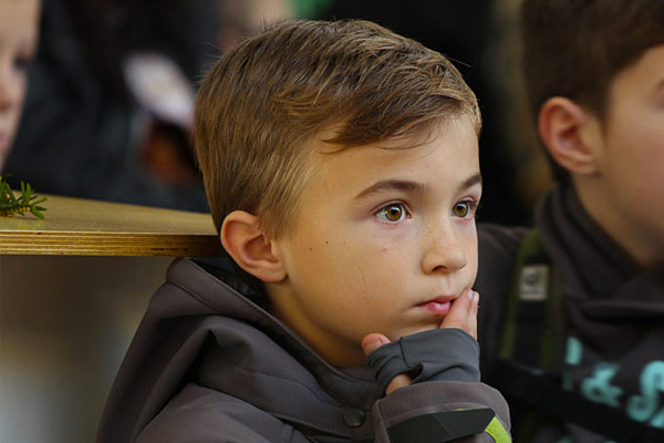 Foto: Ein junger Besucher beim Tag der offenen Tür 2014. Auch in diesem Jahr gibt es wieder viel zu entdecken.