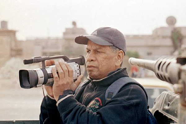 Foto: So sieht es aus, wenn Ashwin Raman in Krisenregionen recherchiert. Er ist als Ein-Mann-Team unterwegs, manchmal lediglich unterstützt von Freunden vor Ort, die er sich über Jahre als Netzwerk aufgebaut hat.