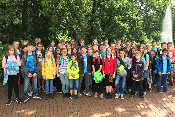 Foto: Die Klasse 5b und 5c im Dortmunder Zoo.