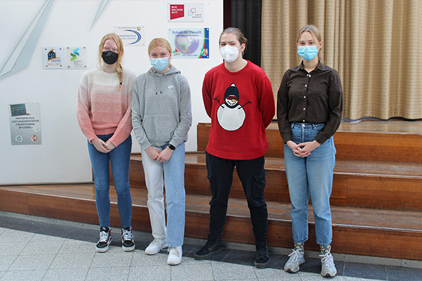 Foto: Johanna Rump (9b), Amelie Ambrosi (9c), Thorben Dorenkamp und Ronja Stüber (EF) hatten beim Schulwettbe-werb „Jugend debattiert“ Erfolg und vertreten das SGS beim Regionalwettbewerb in Hamm.