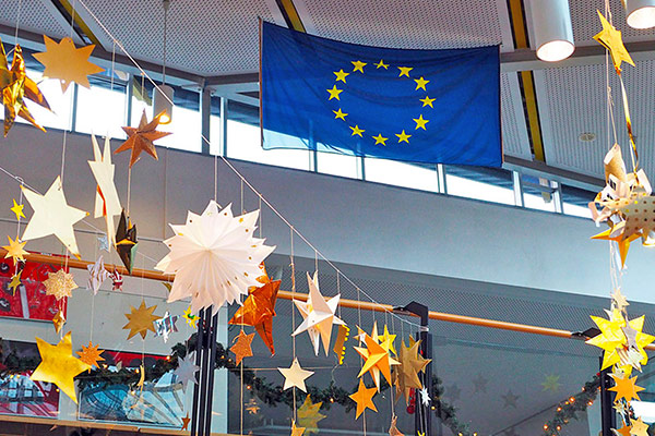 Foto: Das SGS zählt zu den Europaschulen in NRW – das sieht man auch im Schulgebäude.