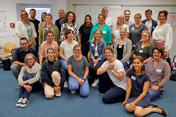Foto: Die Teilnehmerinnen und Teilnehmer des Seminars „Förderung von Lebenskompetenzen für Kinder und Jugendliche“.