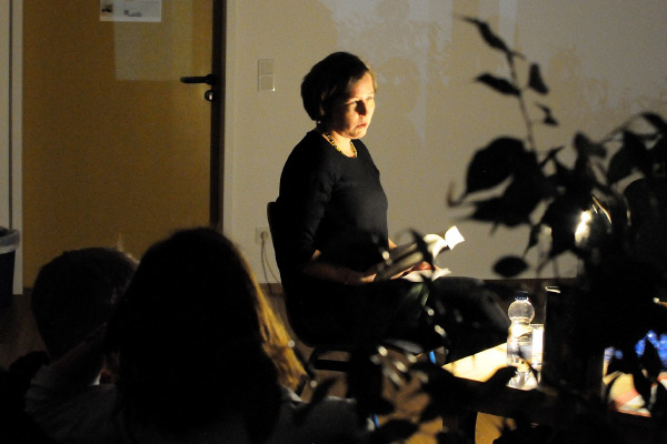 Foto: In gemütlicher Atmosphäre gab es mitreißende Literatur für unsere Klassen 5 und 6.