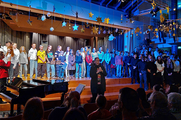 Foto: Akkustisch wie optisch war das Adventskonzert ein wundervoller Abend.