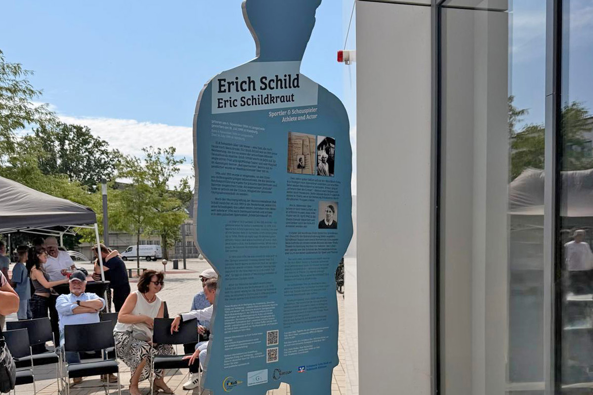 Informationen zur Biografie an der Erinnerungsfigur auf dem Selmer Campus