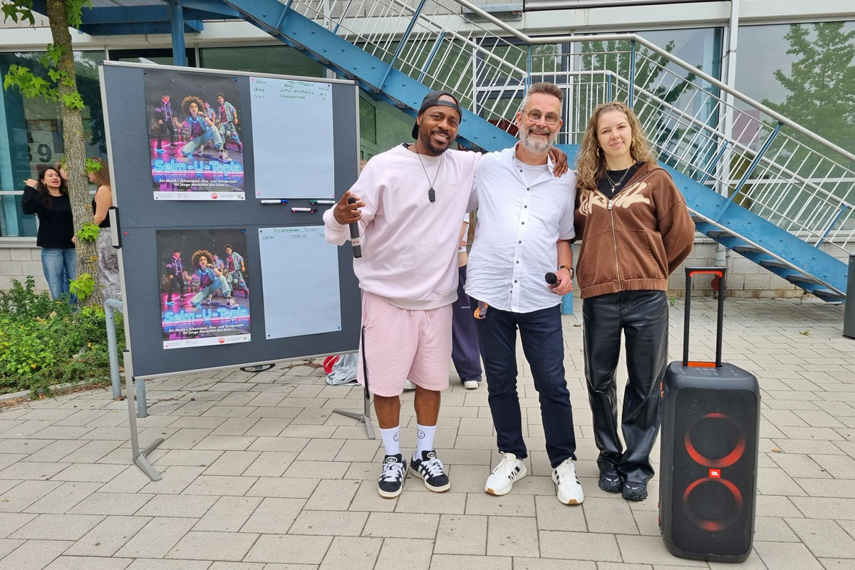 Profi-Choreograf John Bakuma und sein Team