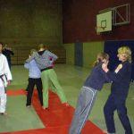 Beim Judoprojekt lernen die Schülerinnen und Schüler Techniken zum Verteidigen.