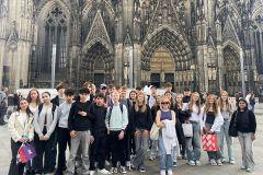 Foto zum Artikel:  Unsere Schülergruppe vor dem Kölner Dom.